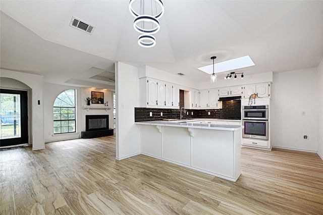 117 Lassetter Drive, Red Oak, TX 75154