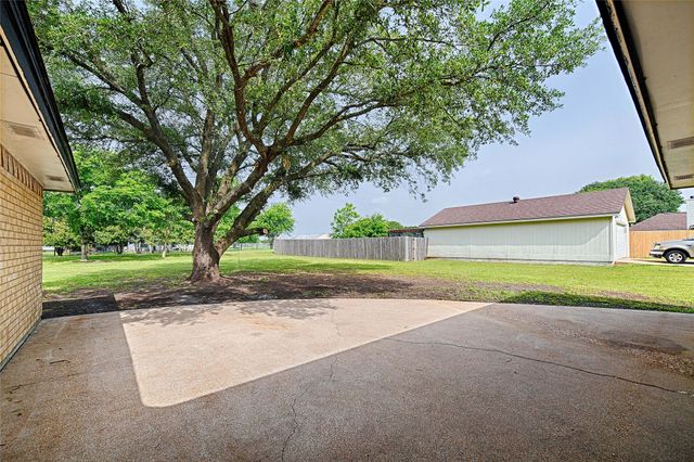 117 Lassetter Drive, Red Oak, TX 75154