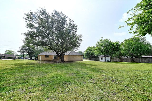 117 Lassetter Drive, Red Oak, TX 75154