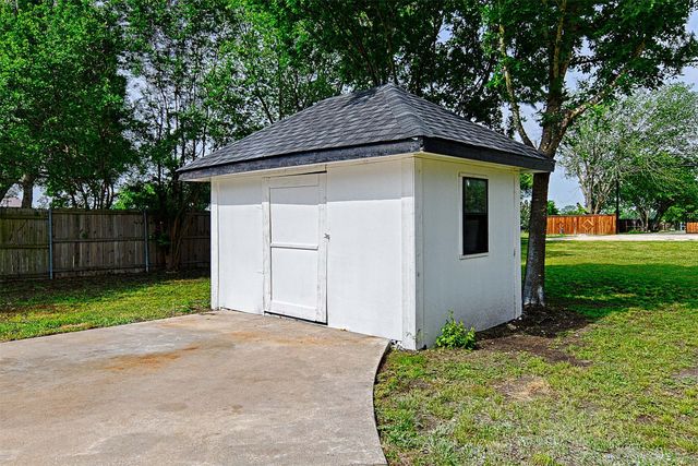 117 Lassetter Drive, Red Oak, TX 75154