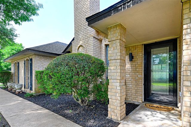 117 Lassetter Drive, Red Oak, TX 75154