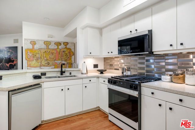 910 E Palm Canyon Drive 102, Palm Springs, CA 92264