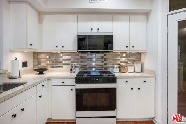 910 E Palm Canyon Drive 102, Palm Springs, CA 92264