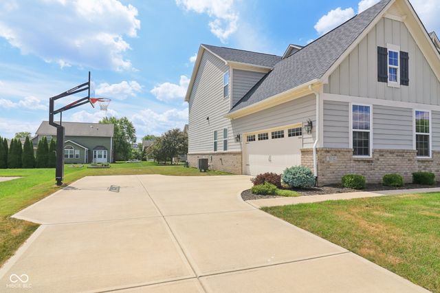 3232 Purple Ash Drive, Zionsville, IN 46077
