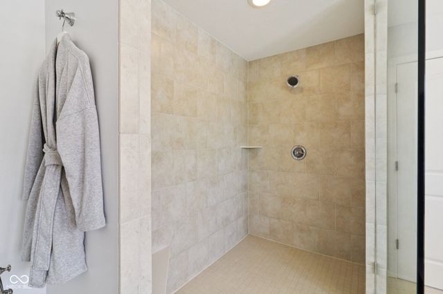 3232 Purple Ash Drive, Zionsville, IN 46077