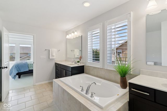 3232 Purple Ash Drive, Zionsville, IN 46077