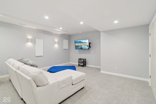 3232 Purple Ash Drive, Zionsville, IN 46077