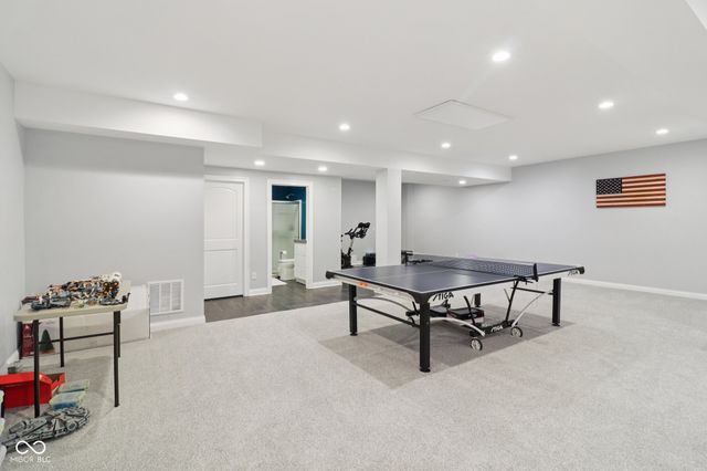 3232 Purple Ash Drive, Zionsville, IN 46077