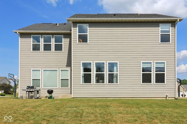 3232 Purple Ash Drive, Zionsville, IN 46077