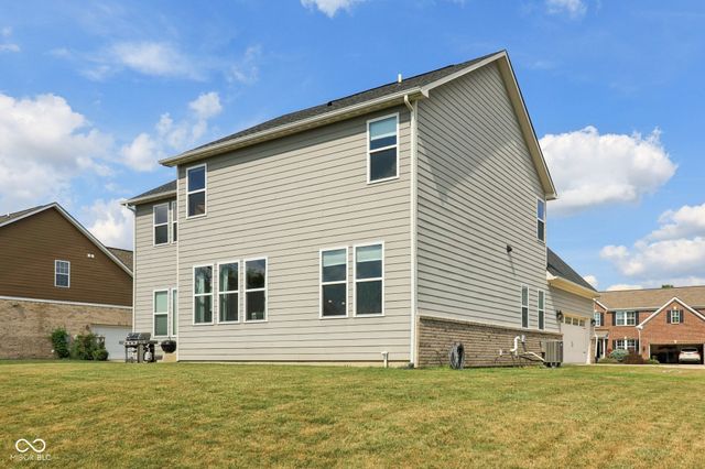 3232 Purple Ash Drive, Zionsville, IN 46077