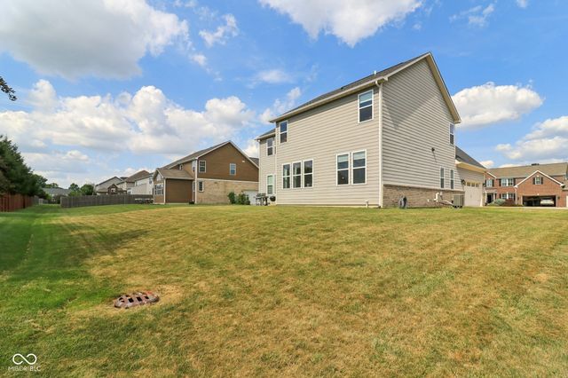 3232 Purple Ash Drive, Zionsville, IN 46077