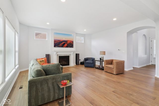 3232 Purple Ash Drive, Zionsville, IN 46077