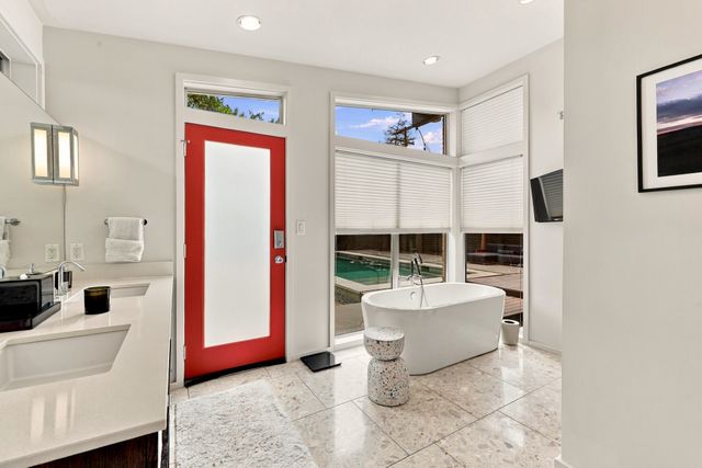 6216 Town Hill Lane, Dallas, TX 75214