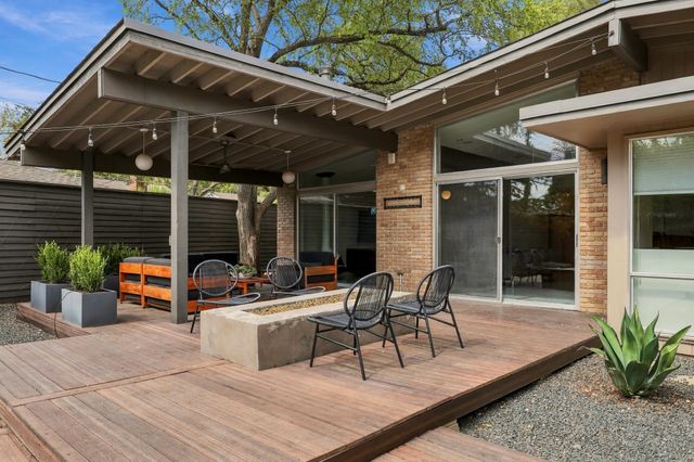 6216 Town Hill Lane, Dallas, TX 75214