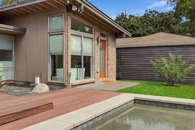 6216 Town Hill Lane, Dallas, TX 75214