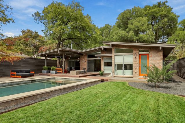 6216 Town Hill Lane, Dallas, TX 75214