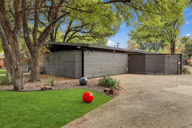 6216 Town Hill Lane, Dallas, TX 75214