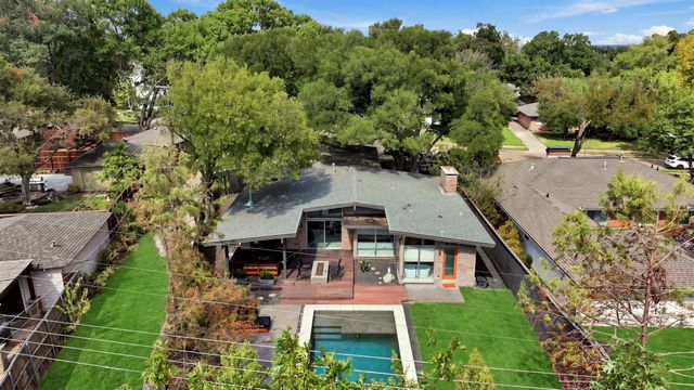 6216 Town Hill Lane, Dallas, TX 75214