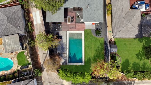 6216 Town Hill Lane, Dallas, TX 75214