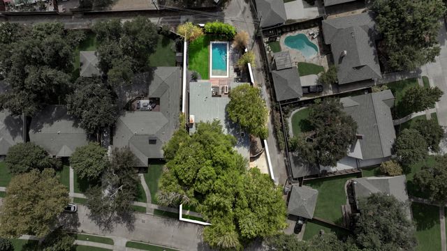 6216 Town Hill Lane, Dallas, TX 75214