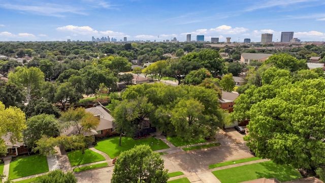 6216 Town Hill Lane, Dallas, TX 75214