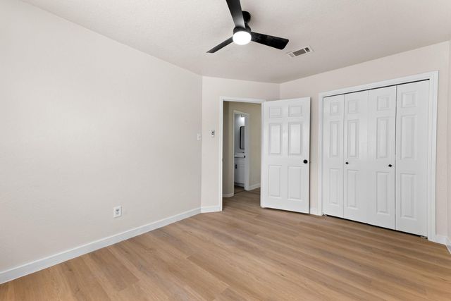 9806 Paddock Park Dr, Houston, TX 77065