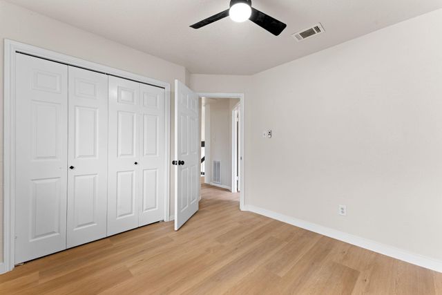 9806 Paddock Park Dr, Houston, TX 77065