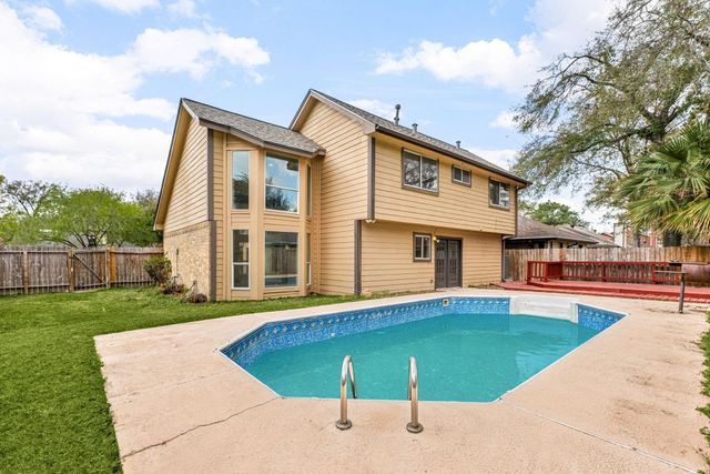 9806 Paddock Park Dr, Houston, TX 77065