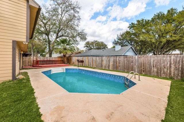 9806 Paddock Park Dr, Houston, TX 77065