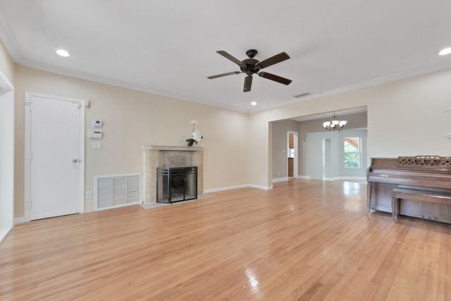 805 SE 10TH Street, Fort Lauderdale, FL 33316