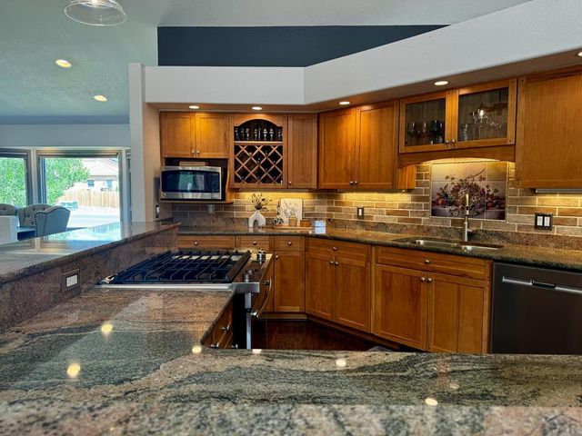 200 Bridle Trail, Pueblo, CO 81005