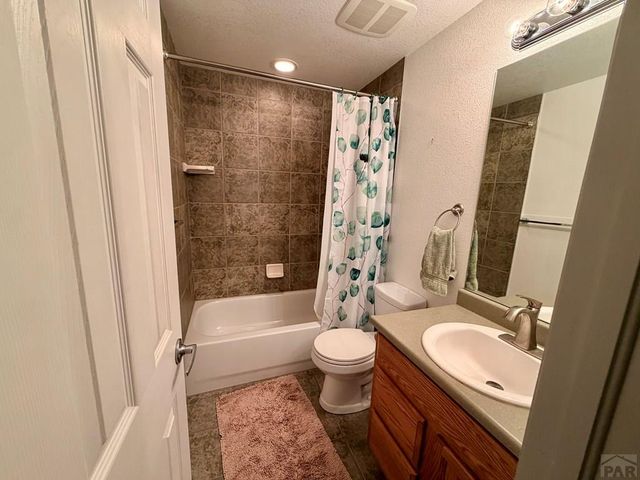 200 Bridle Trail, Pueblo, CO 81005