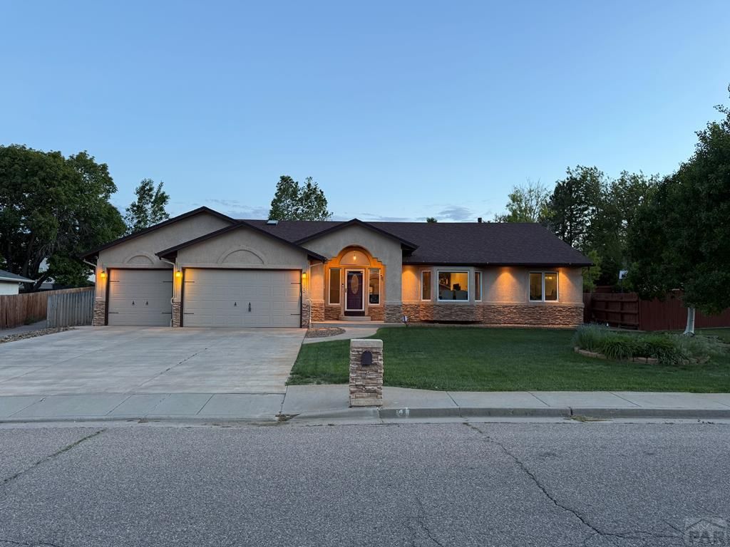 200 Bridle Trail, Pueblo, CO 81005