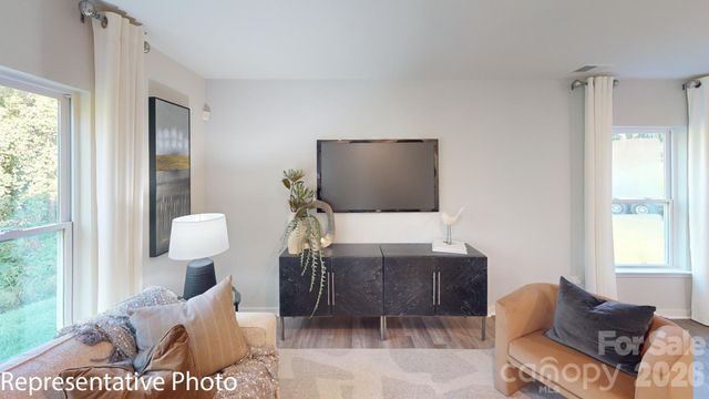 2094 10th Street SE, Hickory, NC 28602