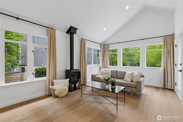 5932 California Avenue SW, Seattle, WA 98186