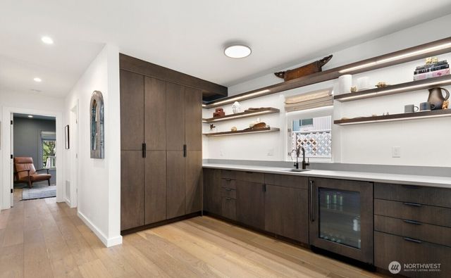5932 California Avenue SW, Seattle, WA 98186