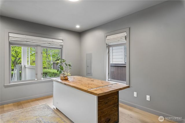 5932 California Avenue SW, Seattle, WA 98186