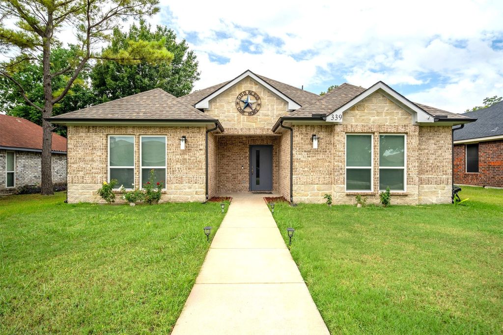 339 S Stewart Avenue, Lancaster, TX 75146
