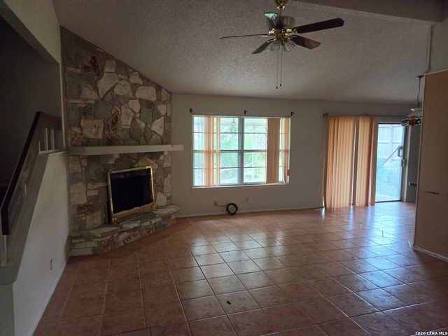 9622 Chelmsford Dr, San Antonio, TX 78239