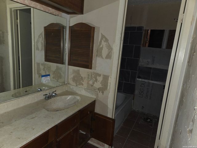 9622 Chelmsford Dr, San Antonio, TX 78239