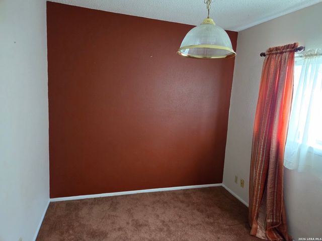 9622 Chelmsford Dr, San Antonio, TX 78239
