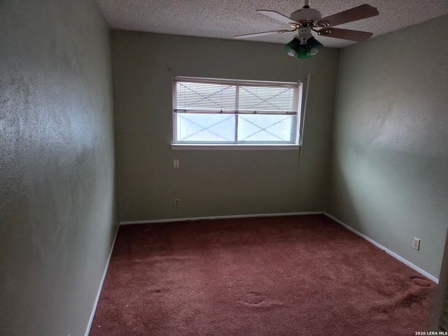 9622 Chelmsford Dr, San Antonio, TX 78239