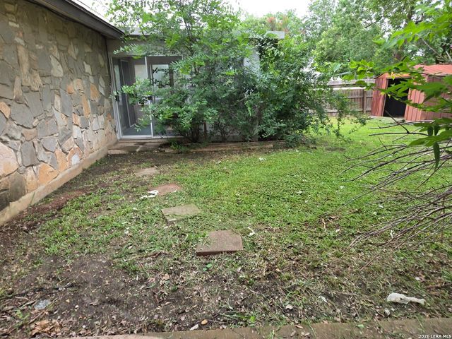 9622 Chelmsford Dr, San Antonio, TX 78239