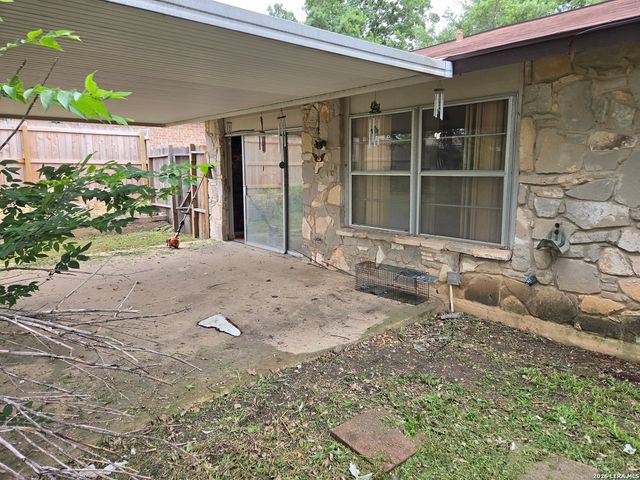 9622 Chelmsford Dr, San Antonio, TX 78239