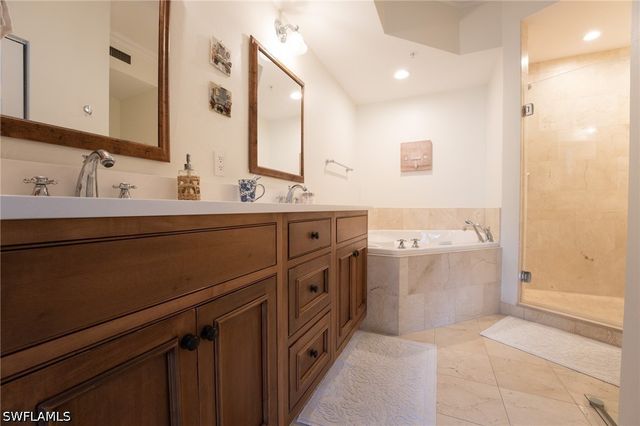 410 Bayfront PL 2407, Naples, FL 34102