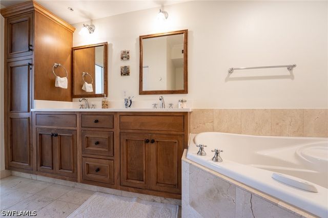 410 Bayfront PL 2407, Naples, FL 34102