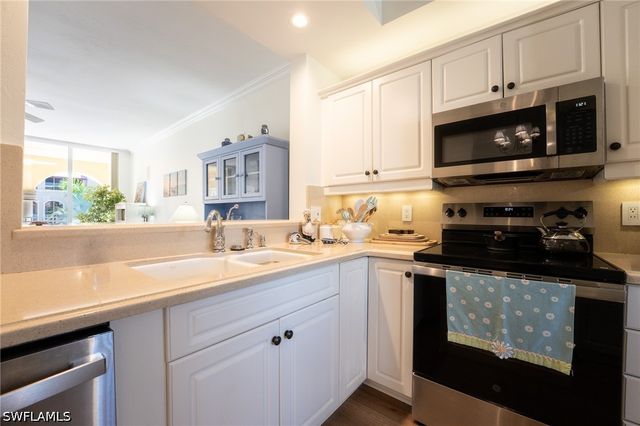 410 Bayfront PL 2407, Naples, FL 34102