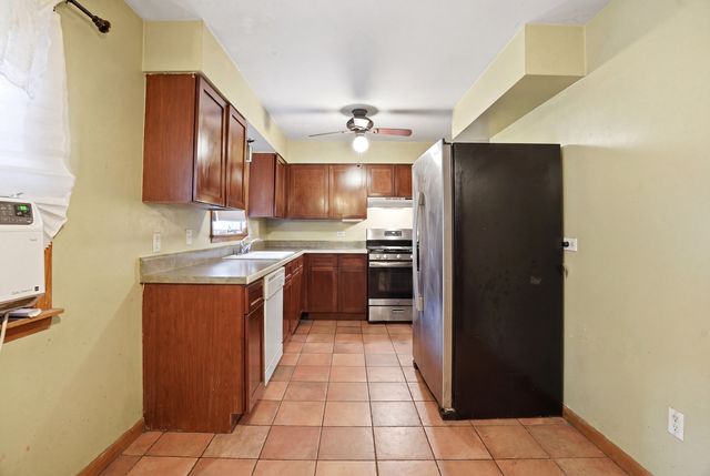 10148 S Peoria Street, Chicago, IL 60643