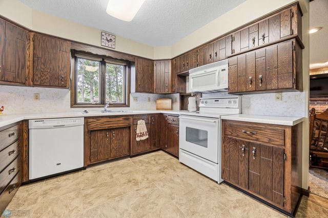 611 4th Street NE, Dilworth, MN 56529