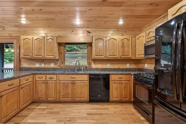648 Stuart Mountain Road, Mineral Bluff, GA 30559